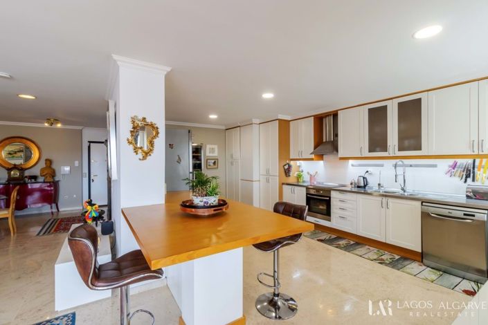 Image No.9-4 Bed Apartment for sale