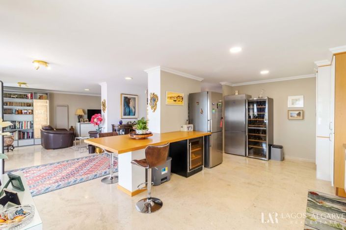 Image No.10-4 Bed Apartment for sale