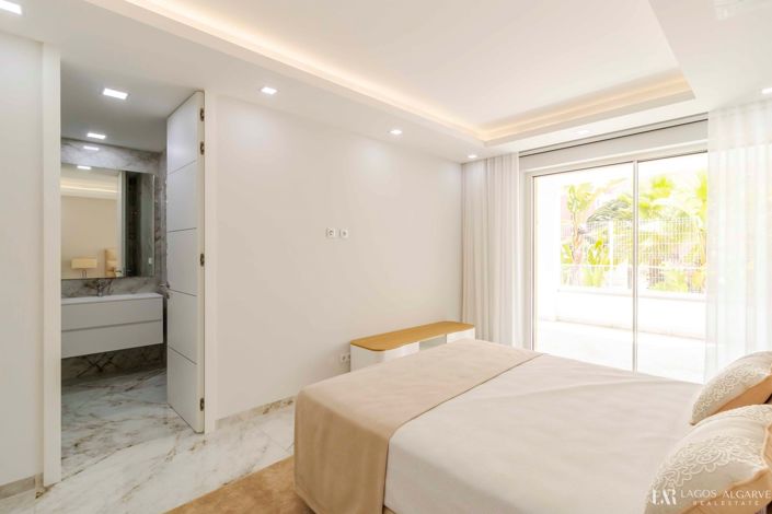 Image No.19-4 Bed Apartment for sale