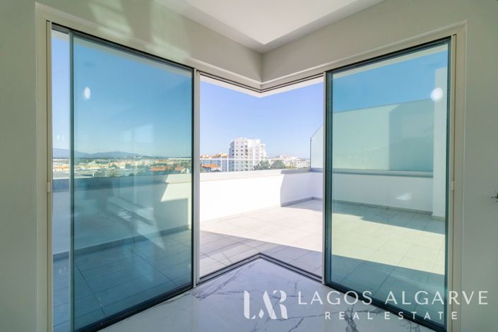 Image No.4-4 Bed Apartment for sale
