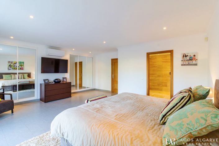 Image No.25-5 Bed Villa for sale