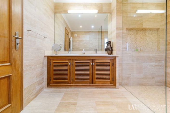 Image No.25-5 Bed Villa for sale