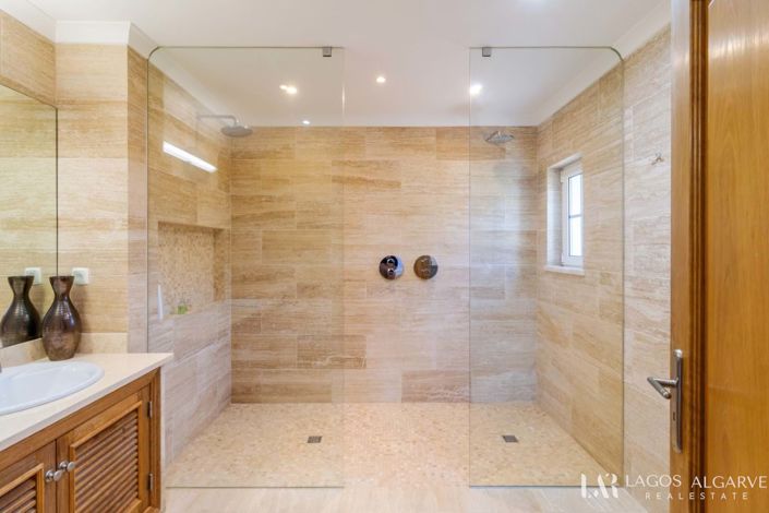 Image No.26-5 Bed Villa for sale