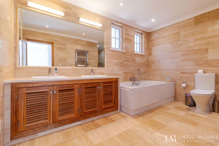 Image No.29-5 Bed Villa for sale