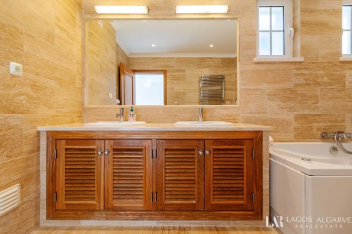 Image No.30-5 Bed Villa for sale