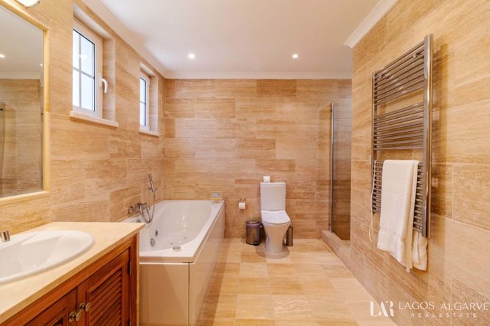 Image No.31-5 Bed Villa for sale