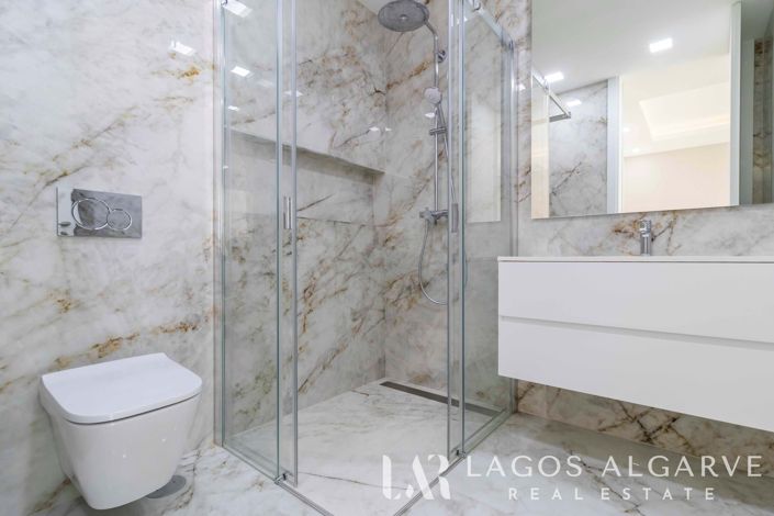 Image No.18-3 Bed Apartment for sale
