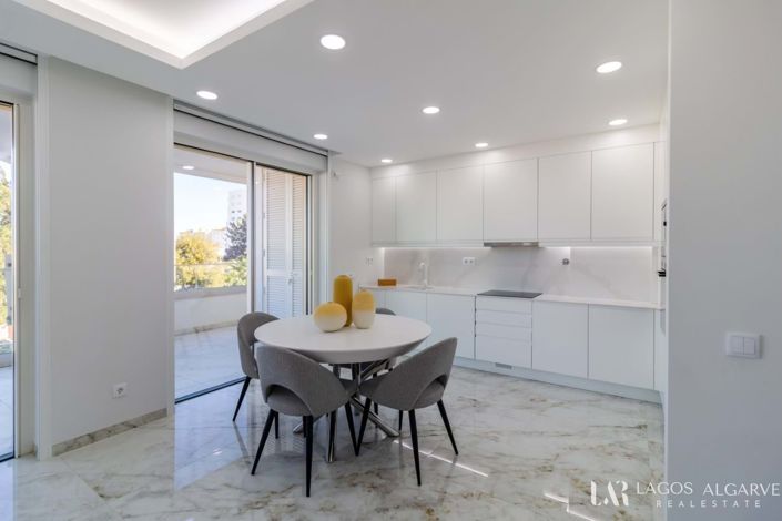 Image No.10-3 Bed Apartment for sale