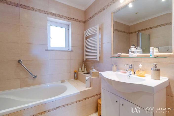 Image No.19-6 Bed Villa for sale