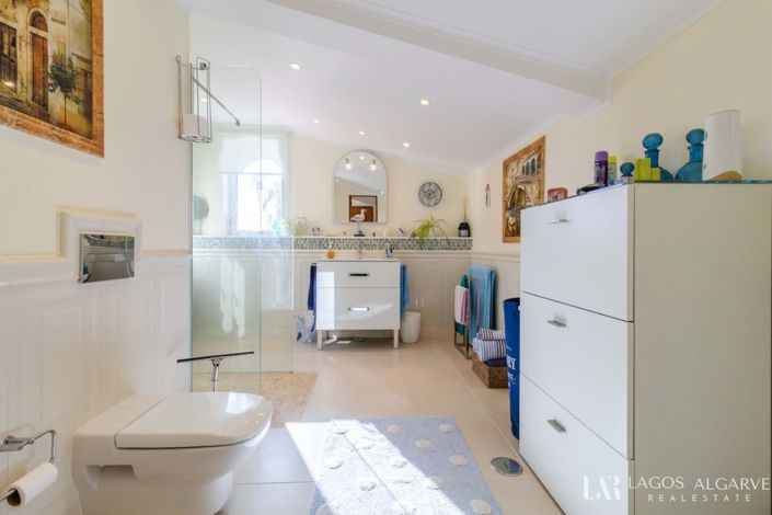 Image No.27-6 Bed Villa for sale