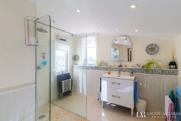 Image No.28-6 Bed Villa for sale