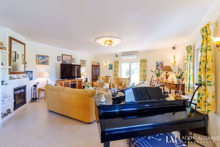 Image No.8-6 Bed Villa for sale