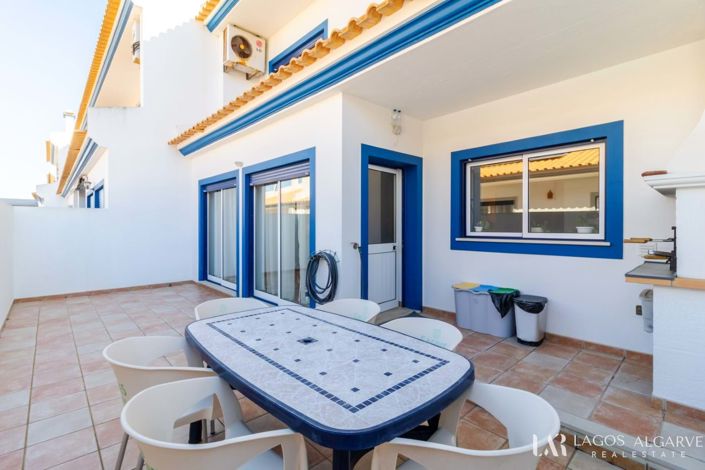 Image No.12-3 Bed Townhouse for sale