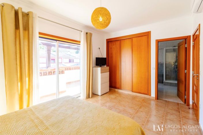 Image No.16-3 Bed Townhouse for sale