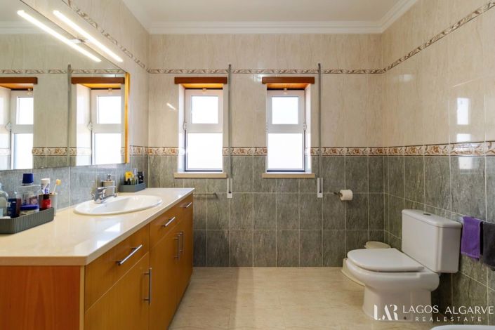 Image No.17-3 Bed Townhouse for sale