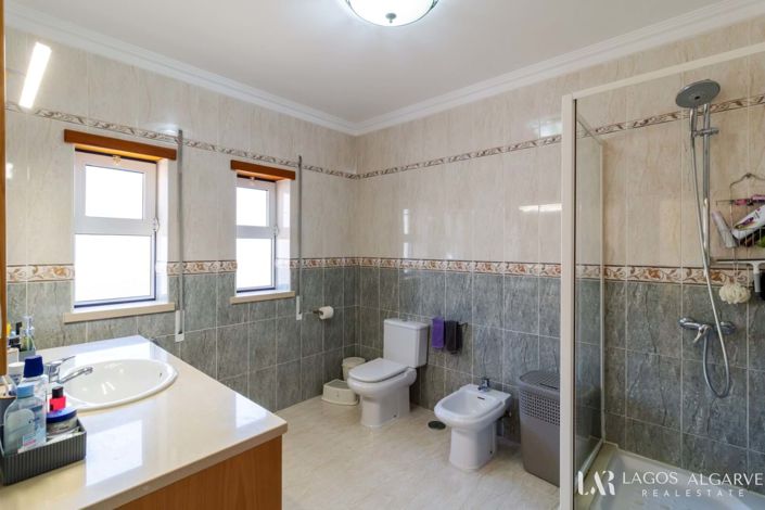 Image No.18-3 Bed Townhouse for sale