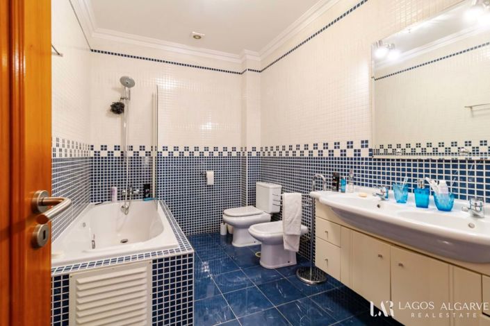 Image No.22-3 Bed Townhouse for sale