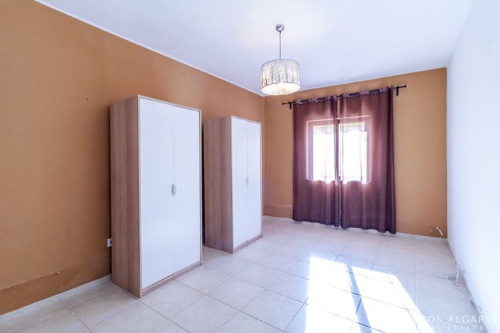 Image No.14-4 Bed Townhouse for sale
