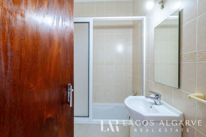 Image No.15-4 Bed Townhouse for sale