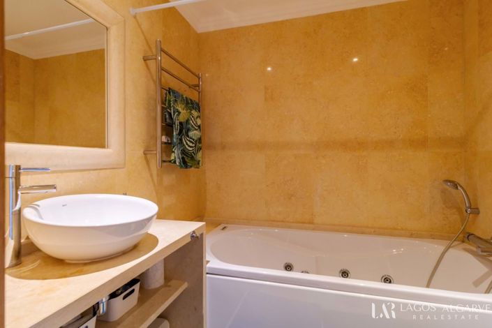 Image No.25-2 Bed Apartment for sale