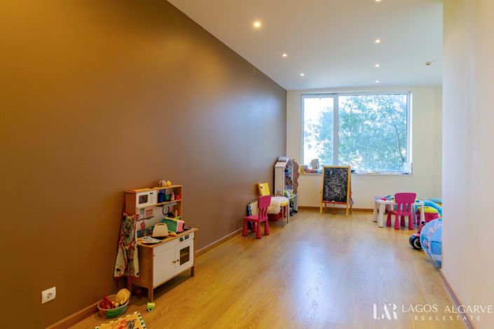 Image No.35-2 Bed Apartment for sale