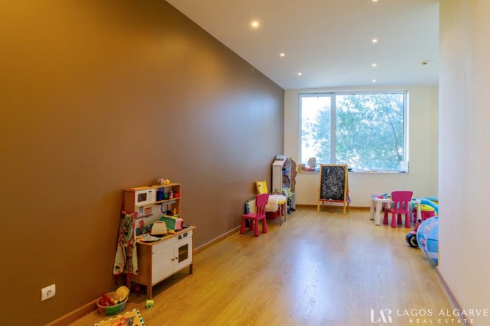 Image No.37-2 Bed Apartment for sale