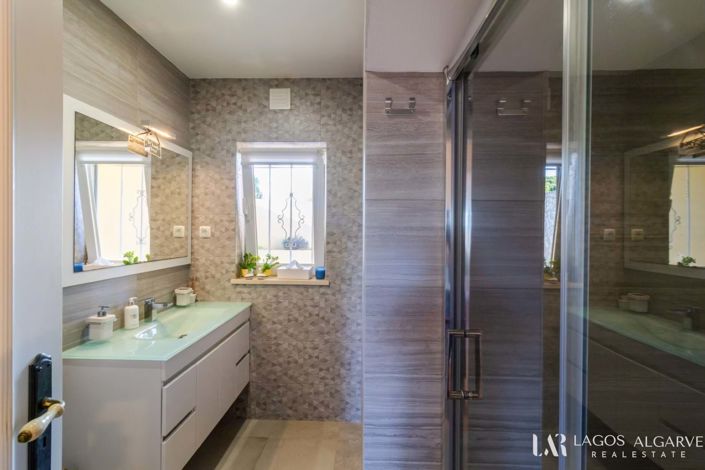 Image No.32-2 Bed Townhouse for sale