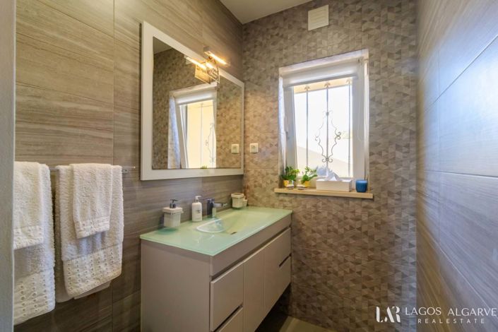 Image No.33-2 Bed Townhouse for sale