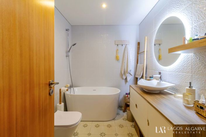 Image No.18-2 Bed Townhouse for sale