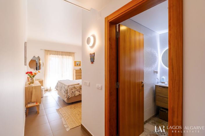 Image No.20-2 Bed Townhouse for sale