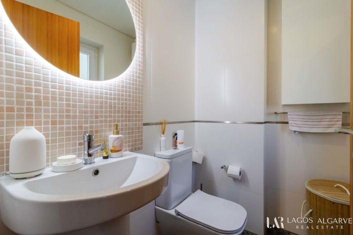 Image No.27-2 Bed Townhouse for sale