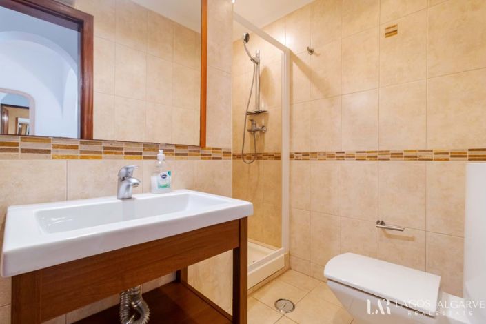 Image No.18-2 Bed Townhouse for sale