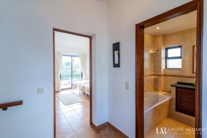 Image No.20-2 Bed Townhouse for sale