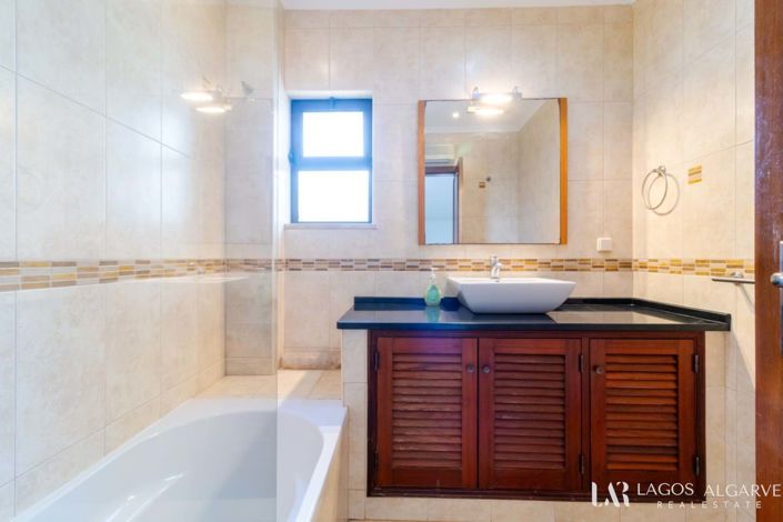 Image No.25-2 Bed Townhouse for sale