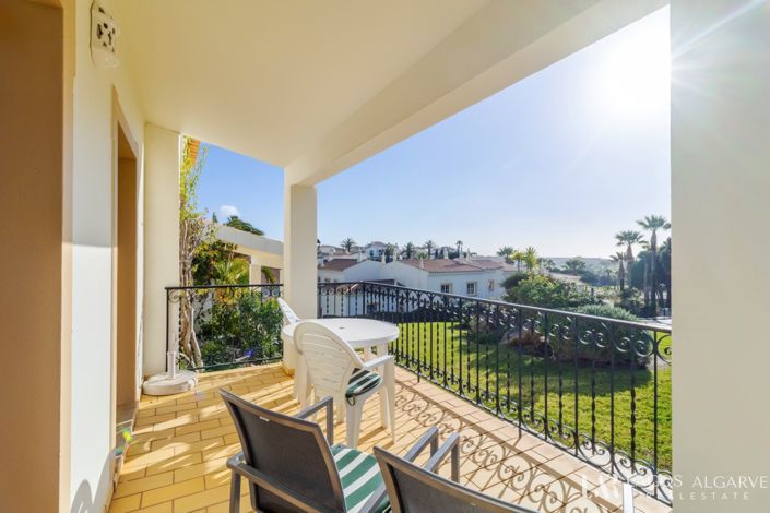 Image No.8-2 Bed Townhouse for sale