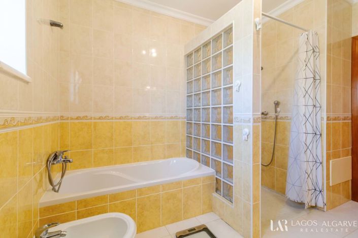 Image No.17-4 Bed Villa for sale