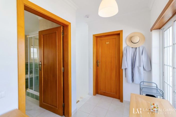 Image No.19-4 Bed Villa for sale