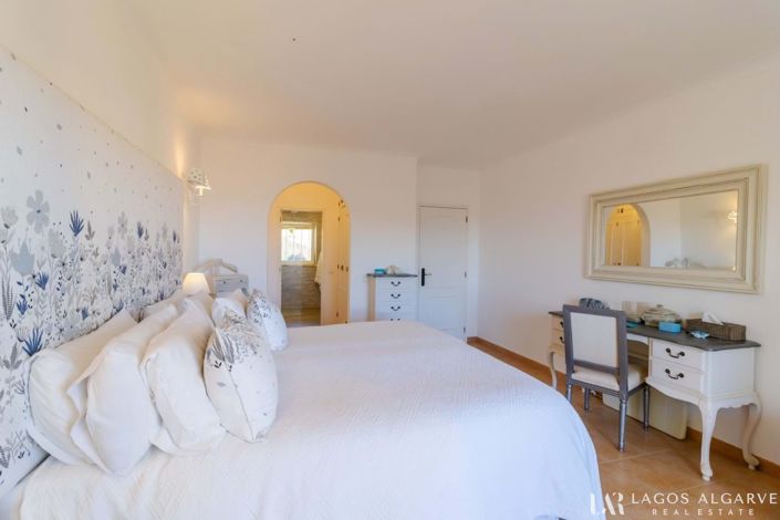 Image No.25-2 Bed Villa for sale