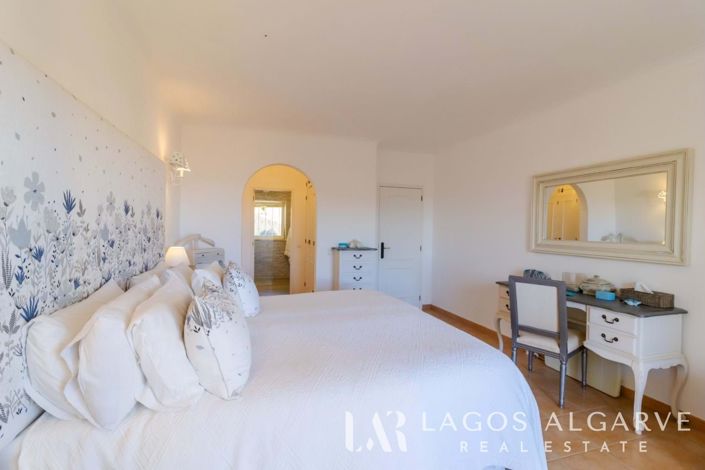 Image No.25-2 Bed Villa for sale