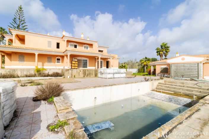 Image No.28-3 Bed Villa for sale