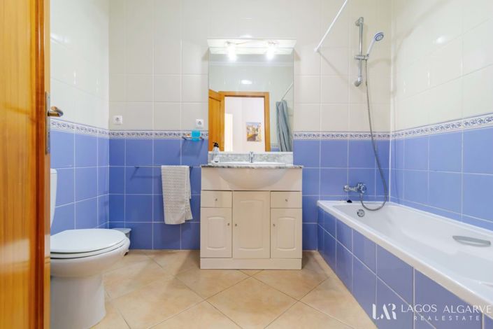 Image No.18-2 Bed Apartment for sale