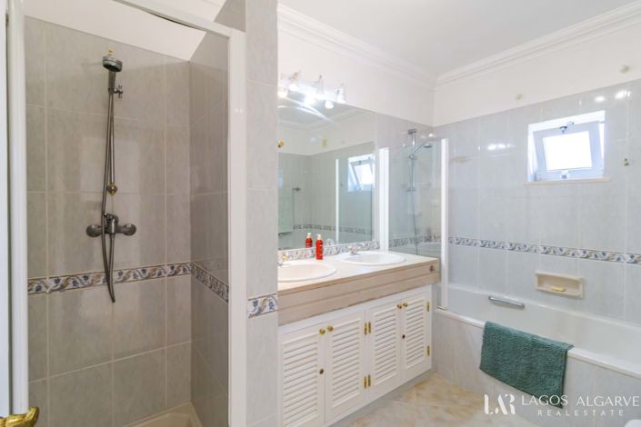 Image No.19-4 Bed Villa for sale