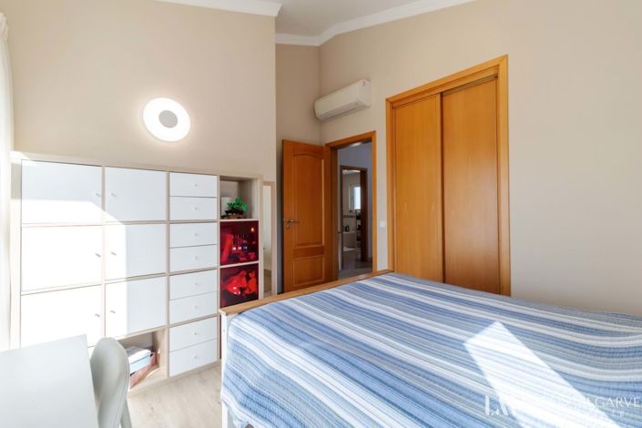 Image No.18-3 Bed Villa for sale