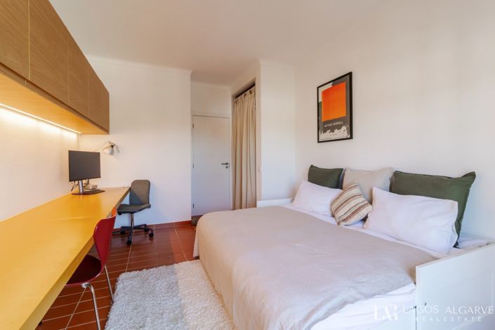 Image No.24-2 Bed Apartment for sale