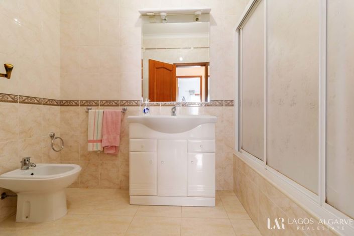 Image No.20-3 Bed Apartment for sale