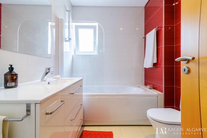 Image No.14-3 Bed Apartment for sale