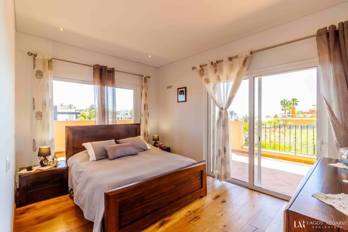 Image No.25-4 Bed Villa for sale