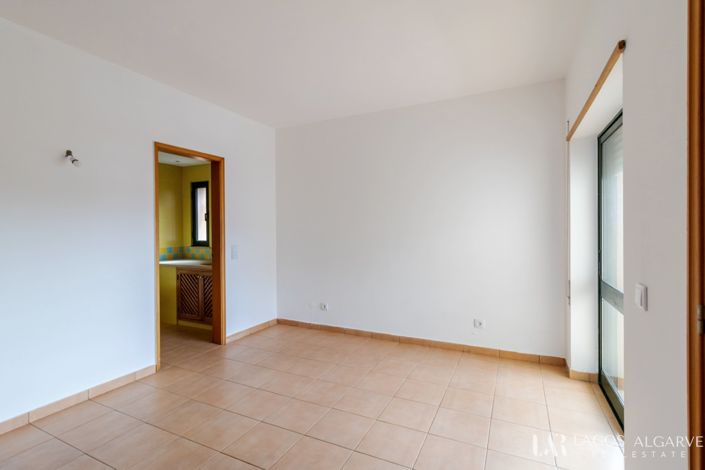 Image No.10-3 Bed Apartment for sale