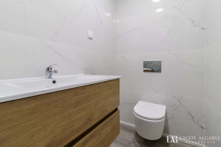 Image No.20-2 Bed Apartment for sale