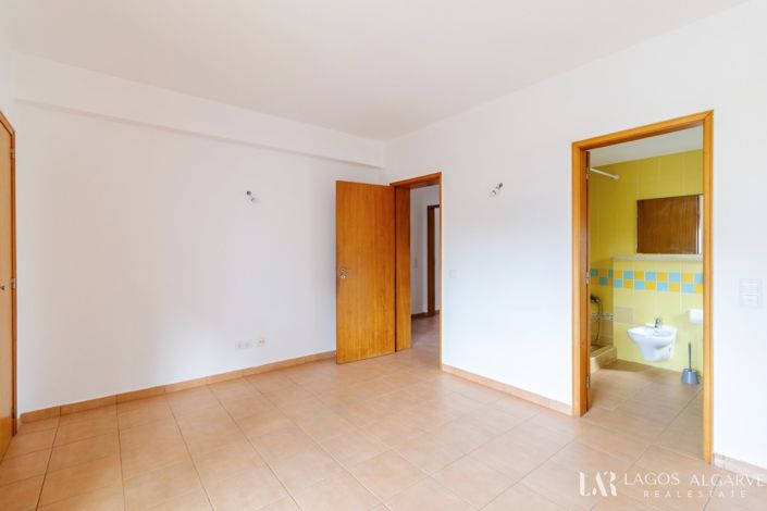 Image No.11-3 Bed Apartment for sale